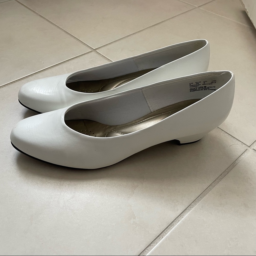 1.5 inch White Heels - Soft Style by Hush Puppies